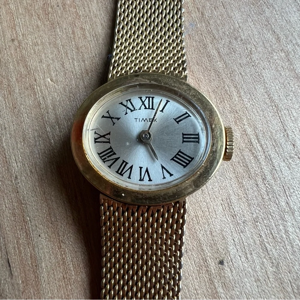Vintage Timex ladies oval gold tone mechanical watch